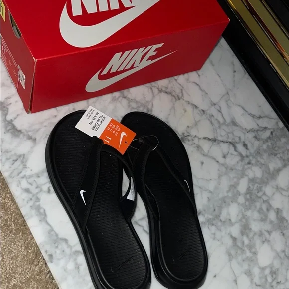 Women’s Nike Black Ultra Flip Flops - Picture 2 of 5